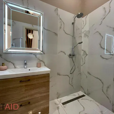 G7 - Hostaid * Budapest