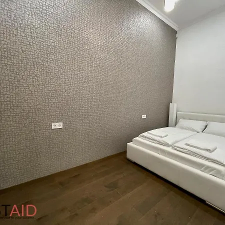 G7 - Hostaid * Budapest